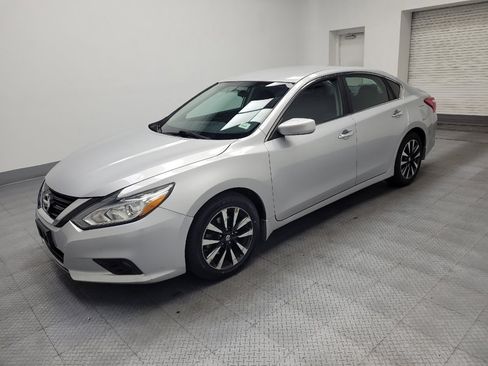 Used 2017 Nissan Altima 2.5 SV image 2