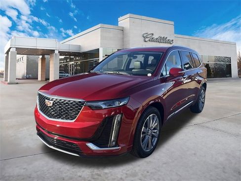Used 2025 Cadillac XT6 Premium Luxury image 7