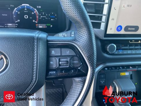 Used 2024 Toyota Sequoia Platinum AWD/4WD image 45