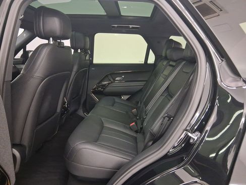 Used 2025 Land Rover Range Rover Sport SE image 12