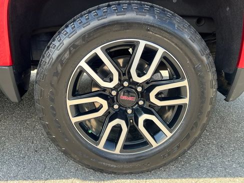Used 2023 GMC Sierra 1500 AT4 w/ AT4 Premium Package AWD/4WD image 18