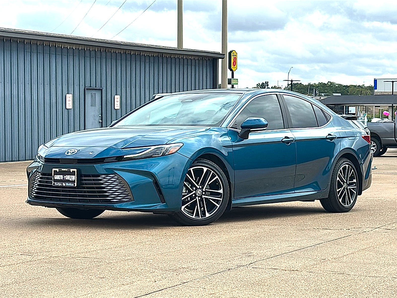 Used 2025 Toyota Camry XLE w/ Premium Package FWD image 2