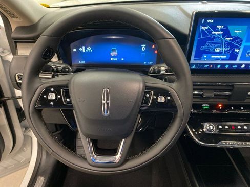New 2025 Lincoln Corsair AWD w/ Equipment Group 101A image 17