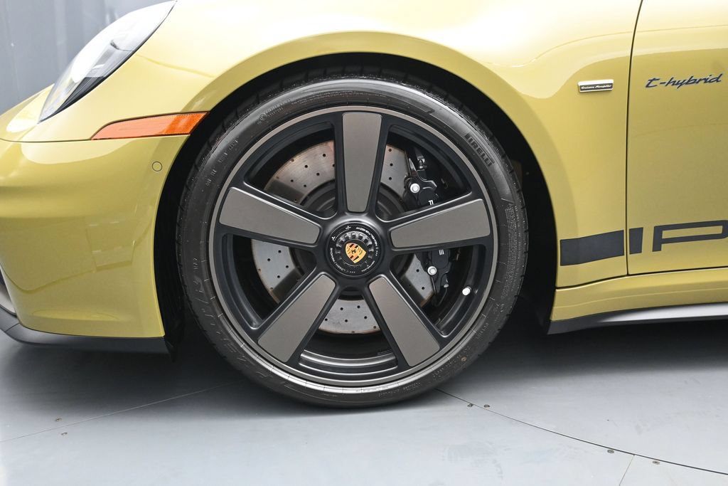 Certified 2026 Porsche 911 GTS RWD image 9
