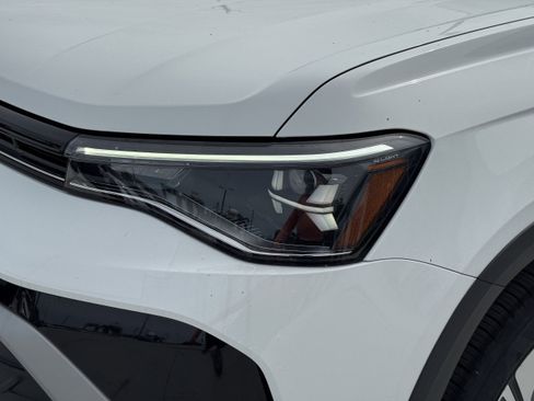 New 2025 Volkswagen Taos SE image 8