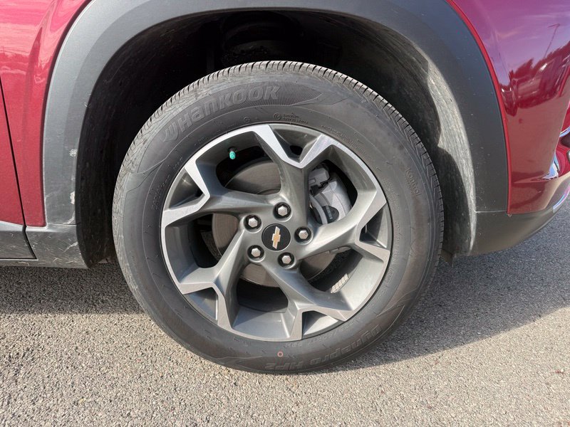 Used 2024 Chevrolet Trax LT w/ Sunroof Package FWD image 12