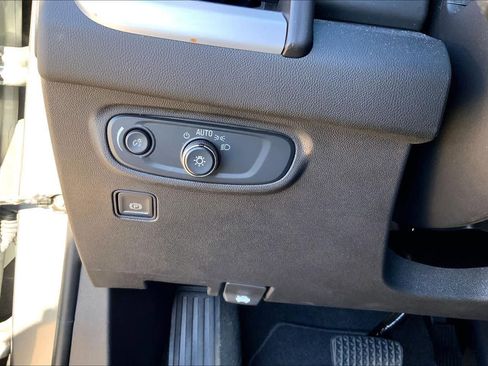 Used 2024 GMC Terrain SLE w/ Elevation Edition FWD image 32