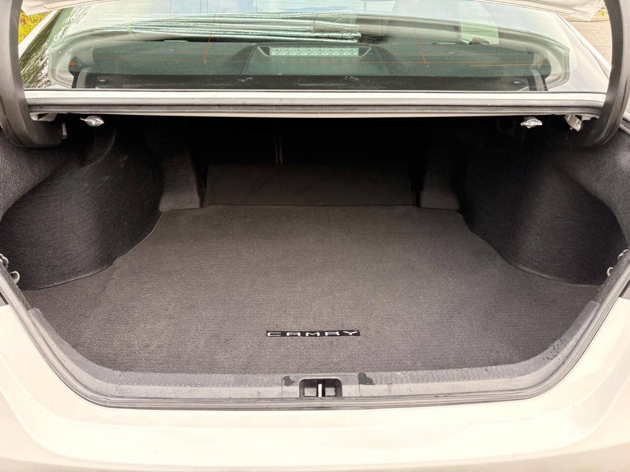 Used 2018 Toyota Camry LE FWD image 9
