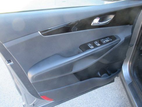Used 2019 Kia Sorento EX image 17