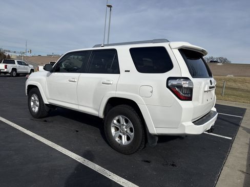 Used 2018 Toyota 4Runner SR5 Premium image 8