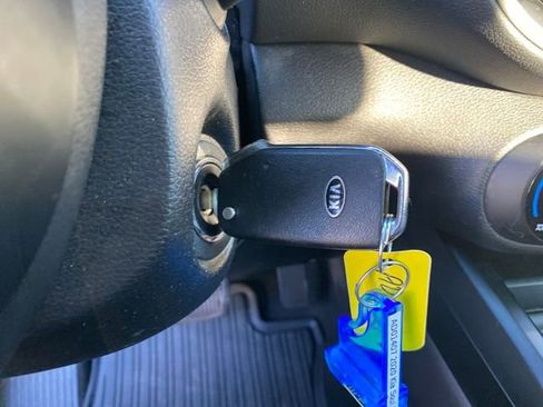 Used 2020 Kia Soul LX image 25