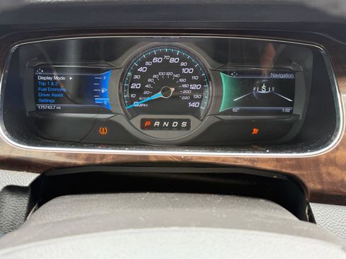 Used 2014 Ford Taurus Limited FWD image 12