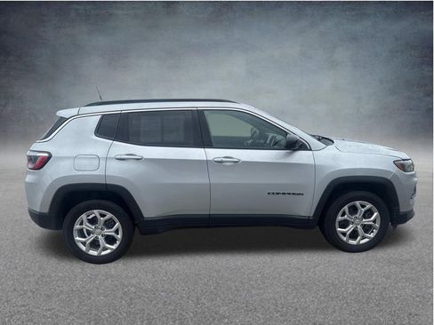 Used 2024 Jeep Compass Latitude AWD/4WD image 11