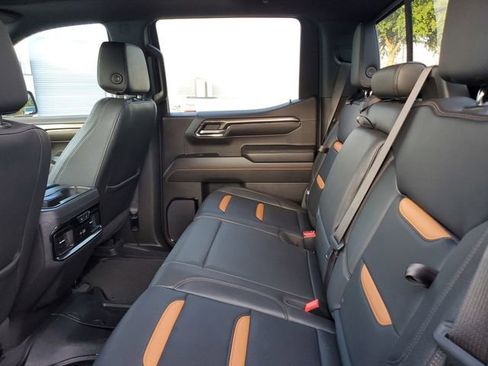 Used 2024 GMC Sierra 1500 AT4 w/ Technology Package AWD/4WD image 11