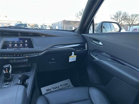 Certified 2023 Cadillac XT4 Luxury w/ Cold Weather Package image 35