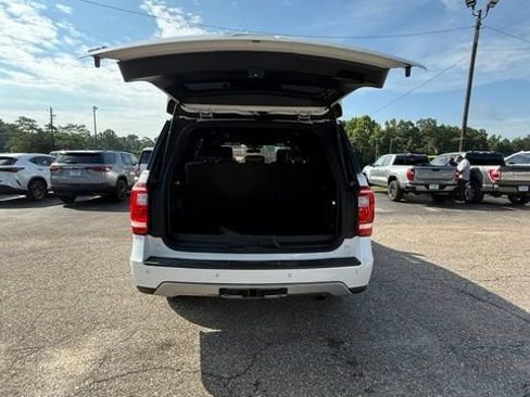 Used 2018 Ford Expedition XLT RWD image 5