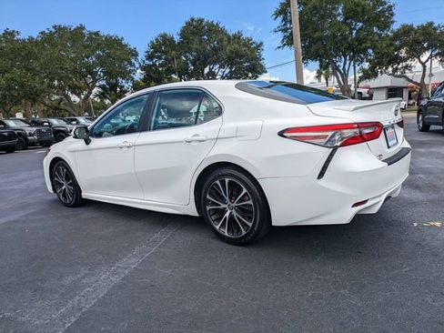 Used 2019 Toyota Camry SE FWD image 6
