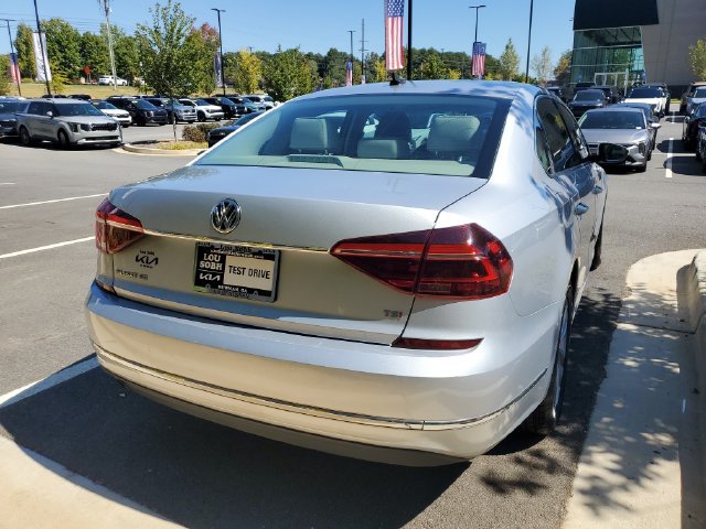 Used 2018 Volkswagen Passat 2.0T SE FWD image 4