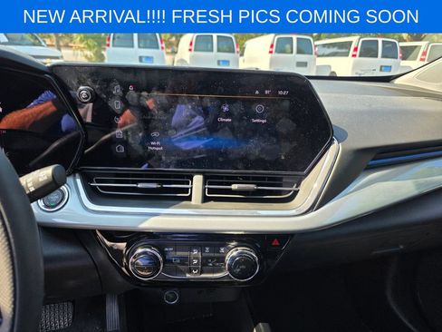 Used 2025 Chevrolet Trax LT FWD image 10