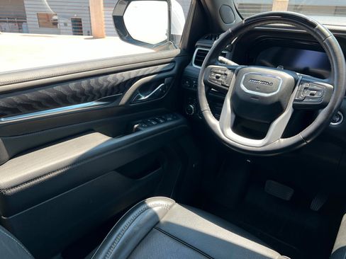 Used 2024 GMC Yukon Denali w/ Advanced Technology Package AWD/4WD image 12