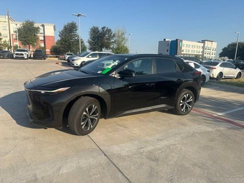 Used 2024 Toyota bZ4X FWD image 6