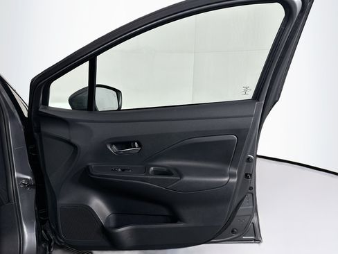 Used 2025 Nissan Versa SV FWD image 30