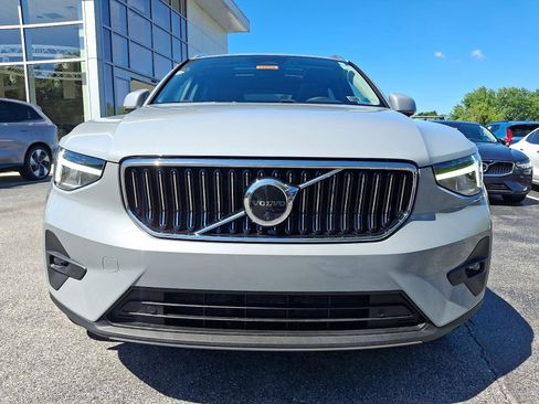 Certified 2024 Volvo XC40 B5 Plus w/ Climate Package AWD/4WD image 2