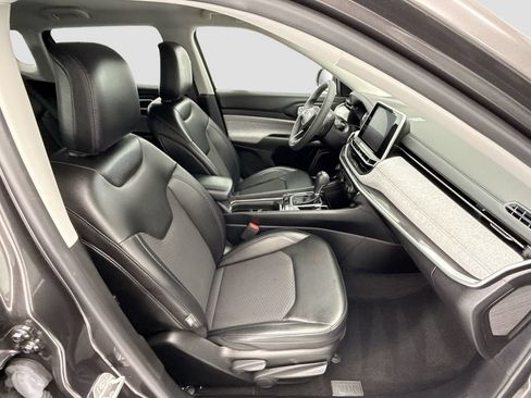 Used 2022 Jeep Compass Latitude FWD image 18