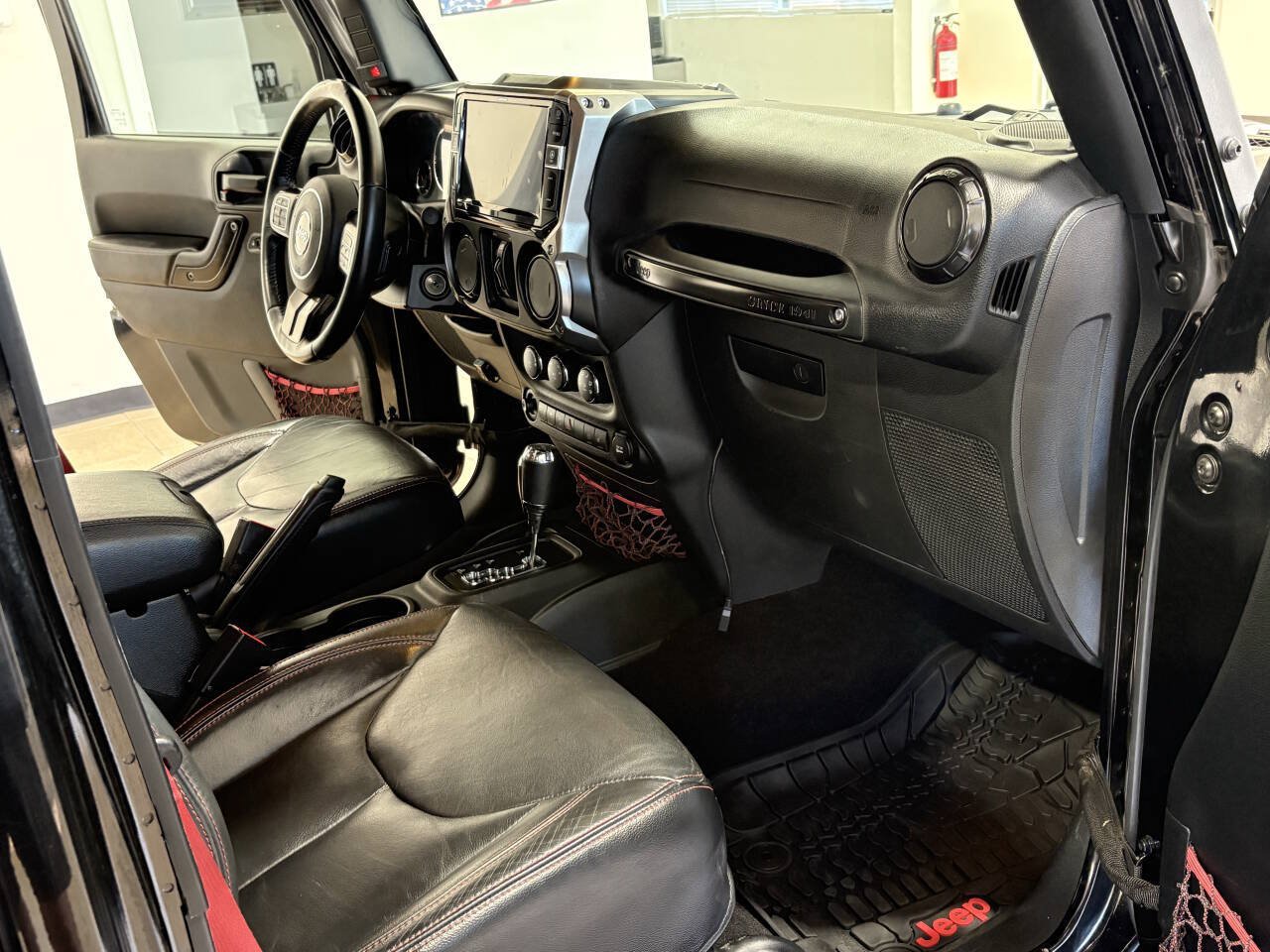 Used 2017 Jeep Wrangler Unlimited Rubicon AWD/4WD image 30
