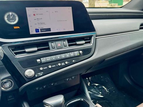 Used 2023 Lexus ES 350 w/ Premium Package image 14