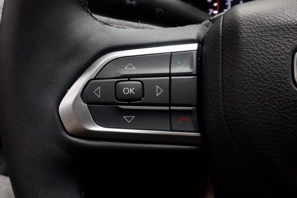 Used 2024 Jeep Compass Latitude w/ Sun and Sound Group AWD/4WD image 26