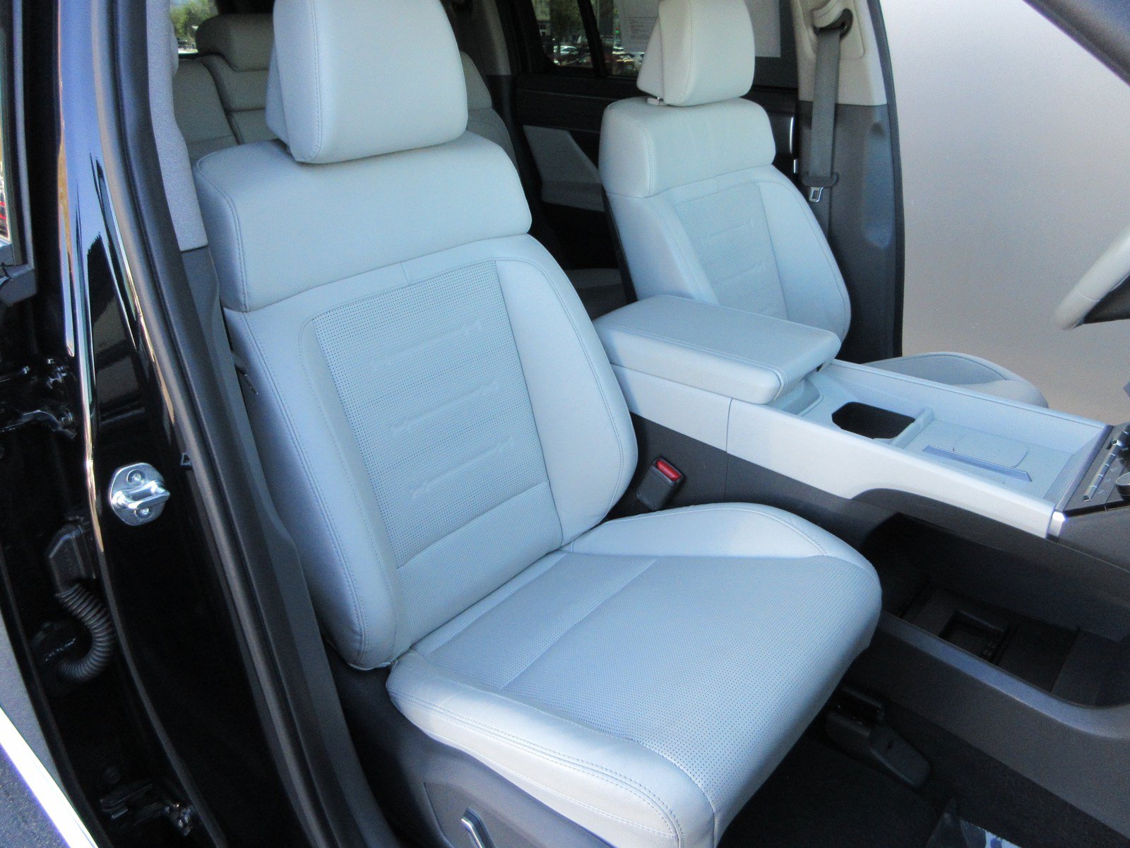 Used 2024 Hyundai Santa Fe Limited AWD/4WD image 31