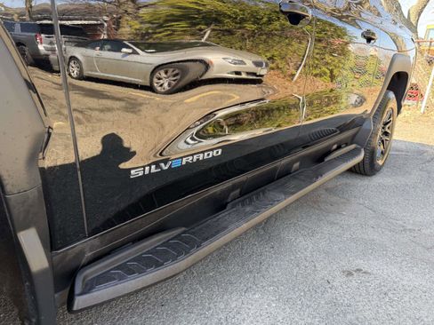 Certified 2024 Chevrolet Silverado EV W/T AWD/4WD image 9