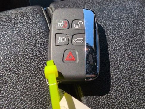 Used 2018 Land Rover Range Rover Velar R-Dynamic SE image 33