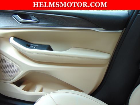 Certified 2024 Jeep Grand Cherokee Limited image 29