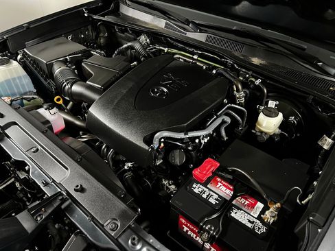 Used 2023 Toyota Tacoma Limited AWD/4WD image 11
