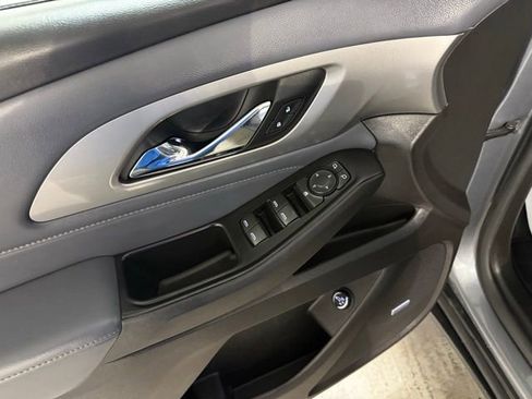 Used 2018 Chevrolet Traverse LT image 8