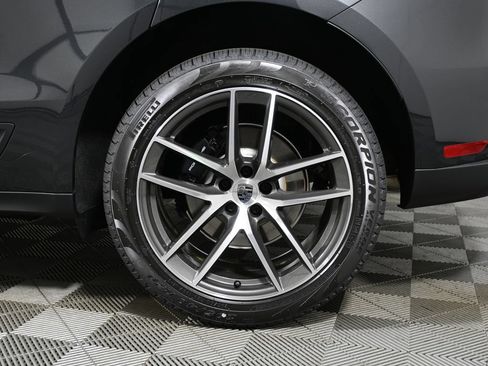 Used 2026 Porsche Macan AWD/4WD image 12