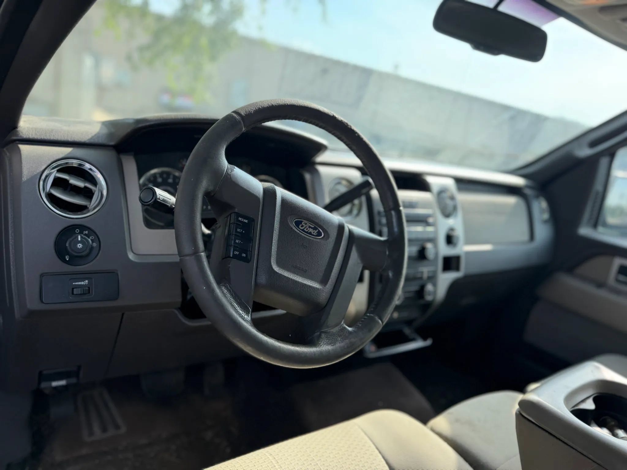 Used 2009 Ford F150 XLT AWD/4WD image 2