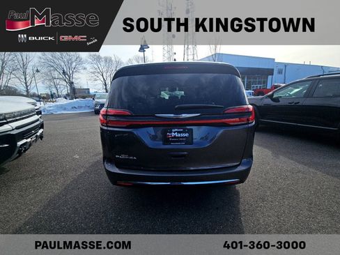 Used 2021 Chrysler Pacifica Touring-L w/ Uconnect Theater Family Group image 13