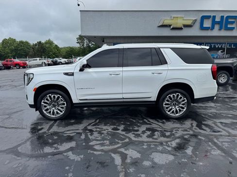 Used 2023 GMC Yukon Denali Ultimate w/ LPO, Floor Liner Package AWD/4WD image 2