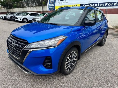 Used 2023 Nissan Kicks SR w/ SR Premium Package FWD image 1