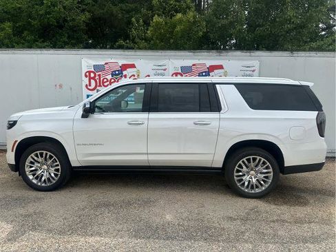New 2025 Chevrolet Suburban Premier image 7