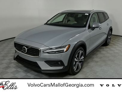 New 2026 Volvo V60 B5 Cross Country Plus w/ Protection Package Premier
