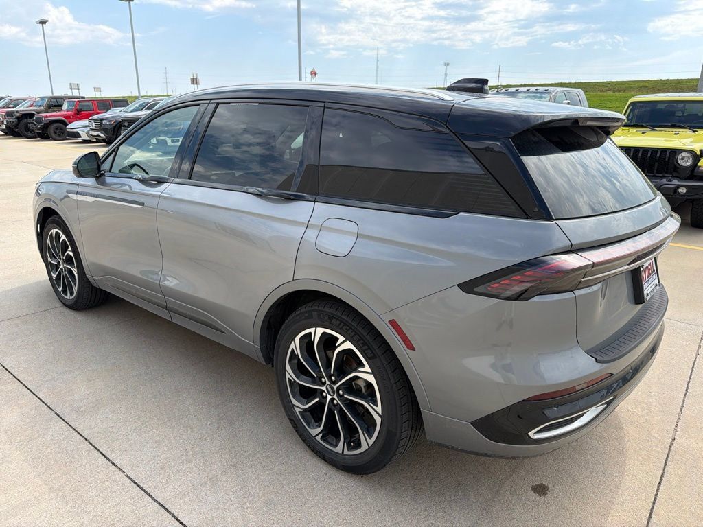 Used 2025 Lincoln Nautilus Reserve AWD/4WD image 7