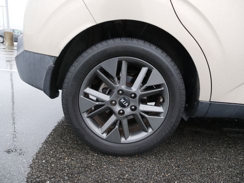 Used 2020 Kia Soul EX image 11