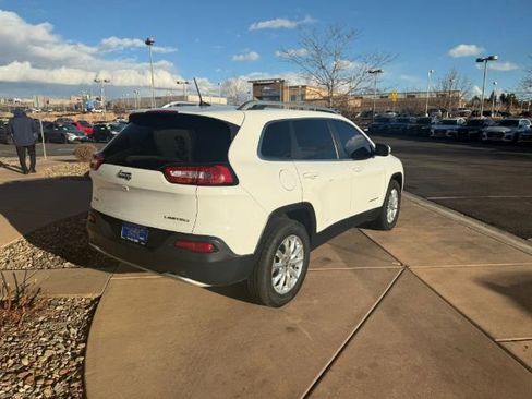Used 2017 Jeep Cherokee Limited AWD/4WD image 8