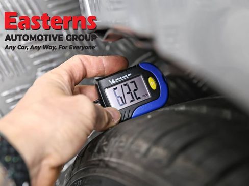 Used 2021 Toyota Avalon XSE image 29