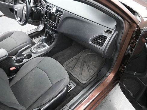 Used 2012 Chrysler 200 Touring image 17