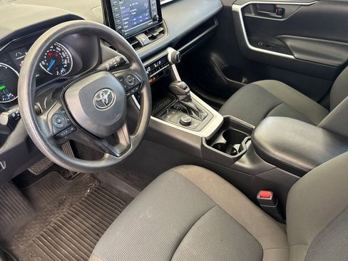 Certified 2021 Toyota RAV4 LE AWD/4WD image 9